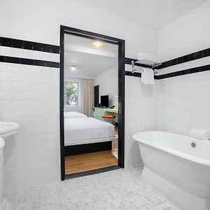 Axel Suite