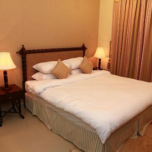 Deluxe One-Bedroom Apartment