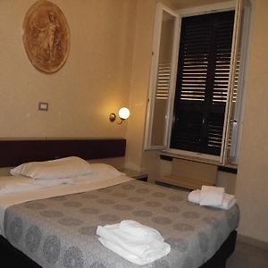 Economy King Room