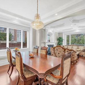 Luxurious Getaway In Vancouver-Private Room With Attached Bathroom