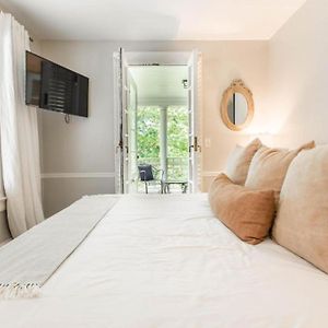 One-Bedroom King Suite