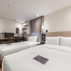 Just Stay Hotel