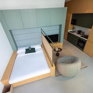Deluxe Studio
