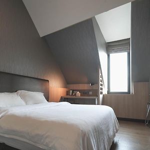 Executive Queen Room