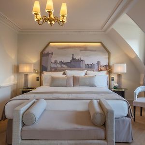 Deluxe Queen Suite