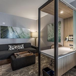 King Suite Trundle Bed
