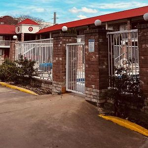 Econo Lodge Inn & Suites Downtown San Antonio