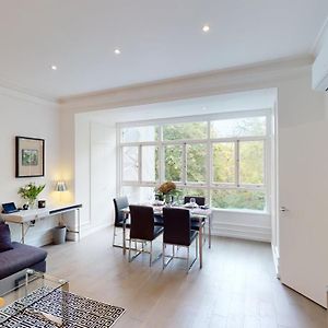 Deluxe One-Bedroom Apartment
