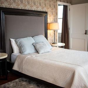 Queen Suite