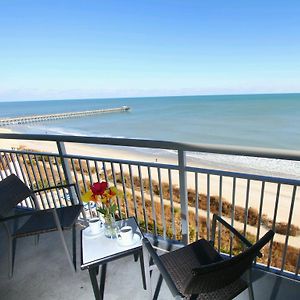 Two-Bedroom Suite One King Two Queen Beds Ocean Front