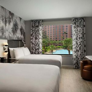 Queen Suite Pool View