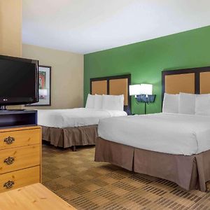 Deluxe Studio Two Queen Beds Disability Access or Non-Smoking