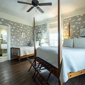 Family Queen Room