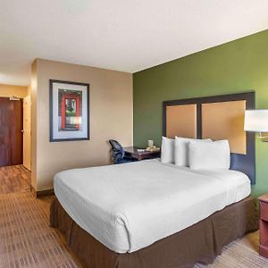 Queen studio 1 Queen Bed Disability Access or Non-Smoking
