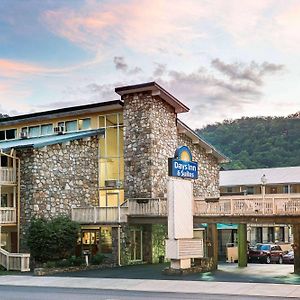 Days Inn & Suites By Wyndham Downtown Gatlinburg Parkway