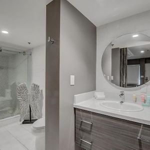 Pool Side King Suite