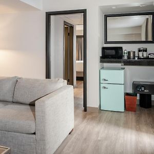 One-Bedroom King Suite