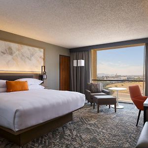 Corner King Room