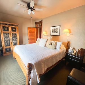 Deluxe  Private Bathroom King Room