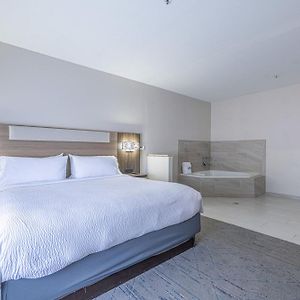 One-Bedroom King Suite
