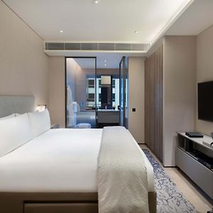 Deluxe One-Bedroom King Room