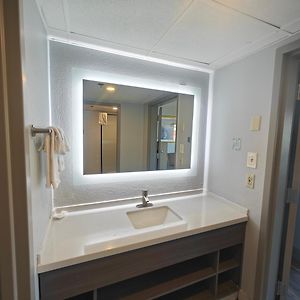 Family Three-Bedroom Queen Suite