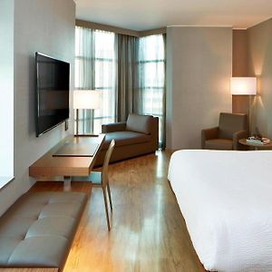 Corner King Room