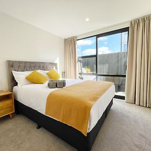 Deluxe Queen Suite