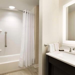 Queen Suite Hearing accessible
