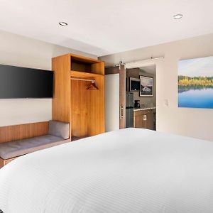 One-Bedroom Queen Suite Disability Access