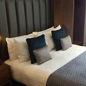 Club King Room