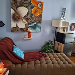 Deluxe Queen Suite