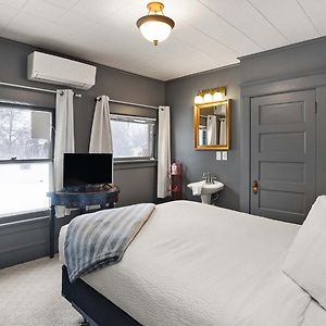 Standard Queen Room
