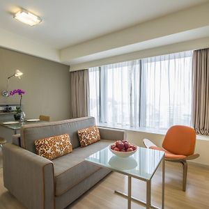 Deluxe One-Bedroom Apartment