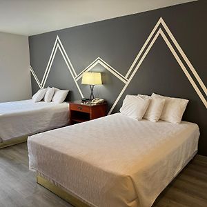 Queen Room Two Queen Beds