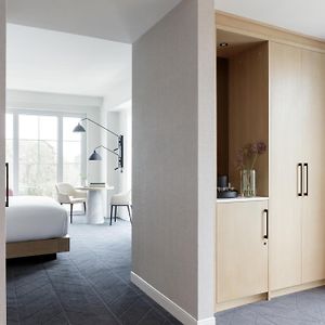 Premium Corner King Room