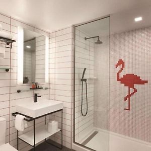 Corner King Room Roll Shower Non-Smoking