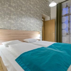 Deluxe One-Bedroom Apartment