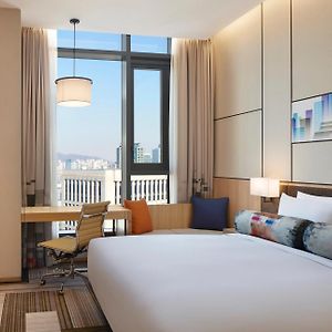 Upper Floors King Room