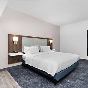 King Room Mobility or hearing accessible