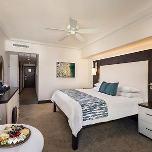 Standard 1 King bed