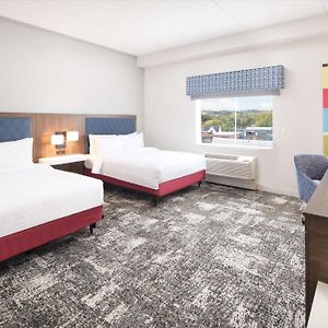 Queen Room Mobility accessible