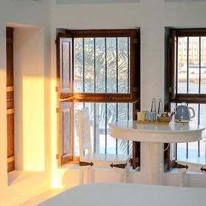 Deluxe Queen Suite