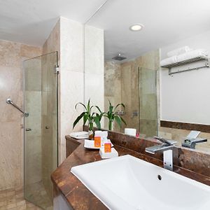 One-Bedroom King Suite