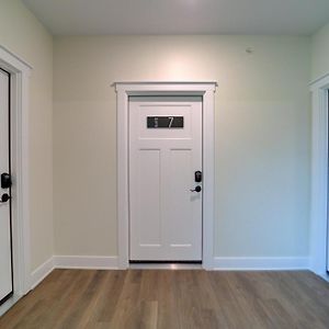 Deluxe Queen Studio
