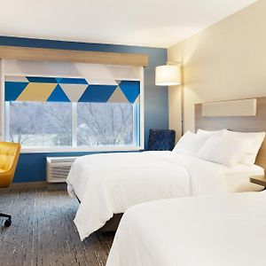 Queen Suite Mobility accessible