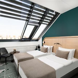 Superior Top floor Twin Room