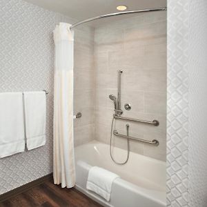 Queen Room Two Queen Beds Mobility Hearing Access
