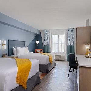 Standard Queen Room