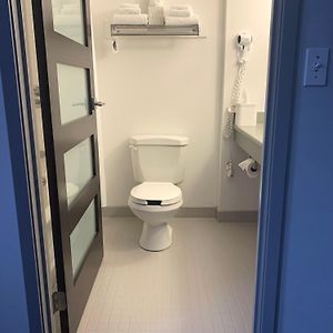 Semi Queen Room Mobility accessible
